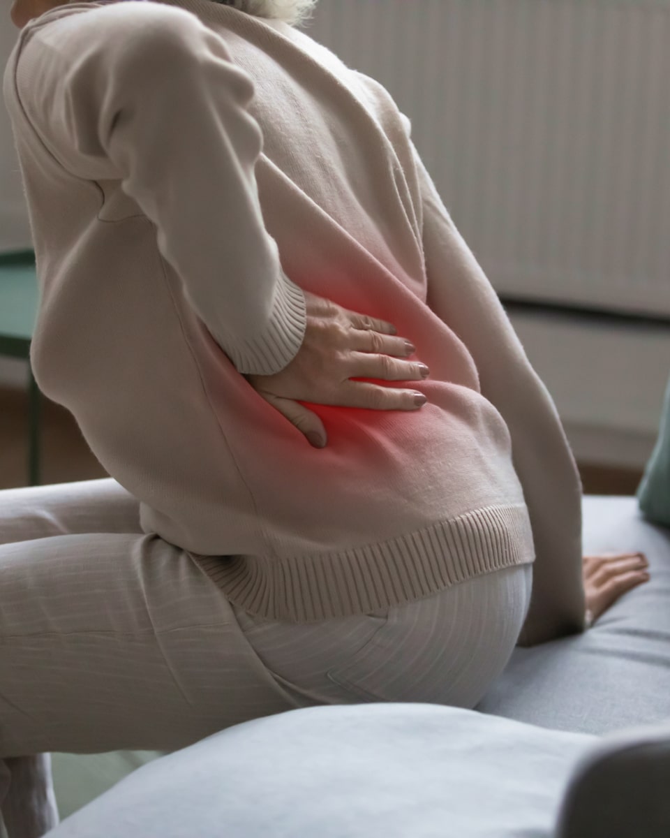 허리 통증이 있는 노인